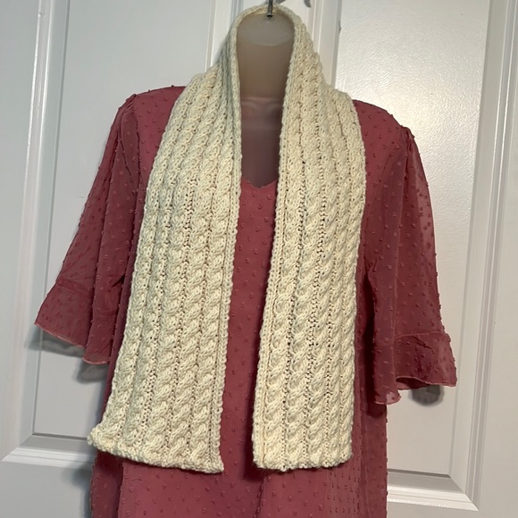 2 for $30 🤎🆕 hand-knitted ivory cable scarf with scalloped edge - Picture 3 of 3